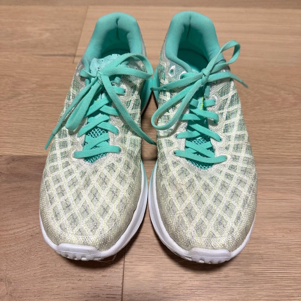 Under Armour Flow Velocity Wind Sneakers
